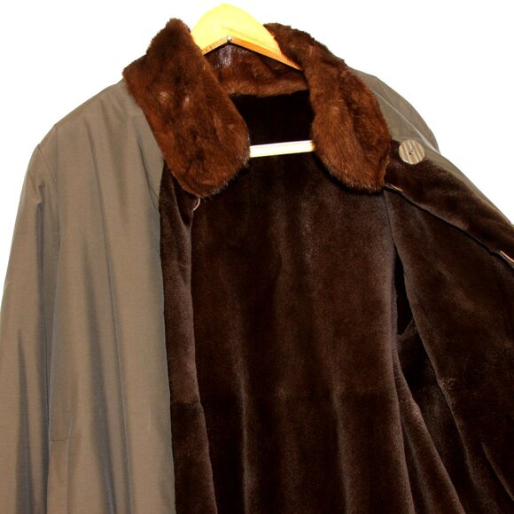Luxurious Loro Piana Reversible Mink and Raincoat - Picture 3 of 16
